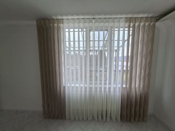 Jaluzele de tip perdea